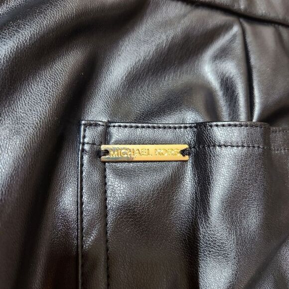🔸️NWT Michael Kors Black Vegan Leather Flare Crop Pants Medium - Picture 8 of 11